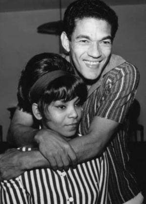 1642758597624011786.jpeg 跟“小鸟”同天死 加林查第二任妻子去世 享年91岁