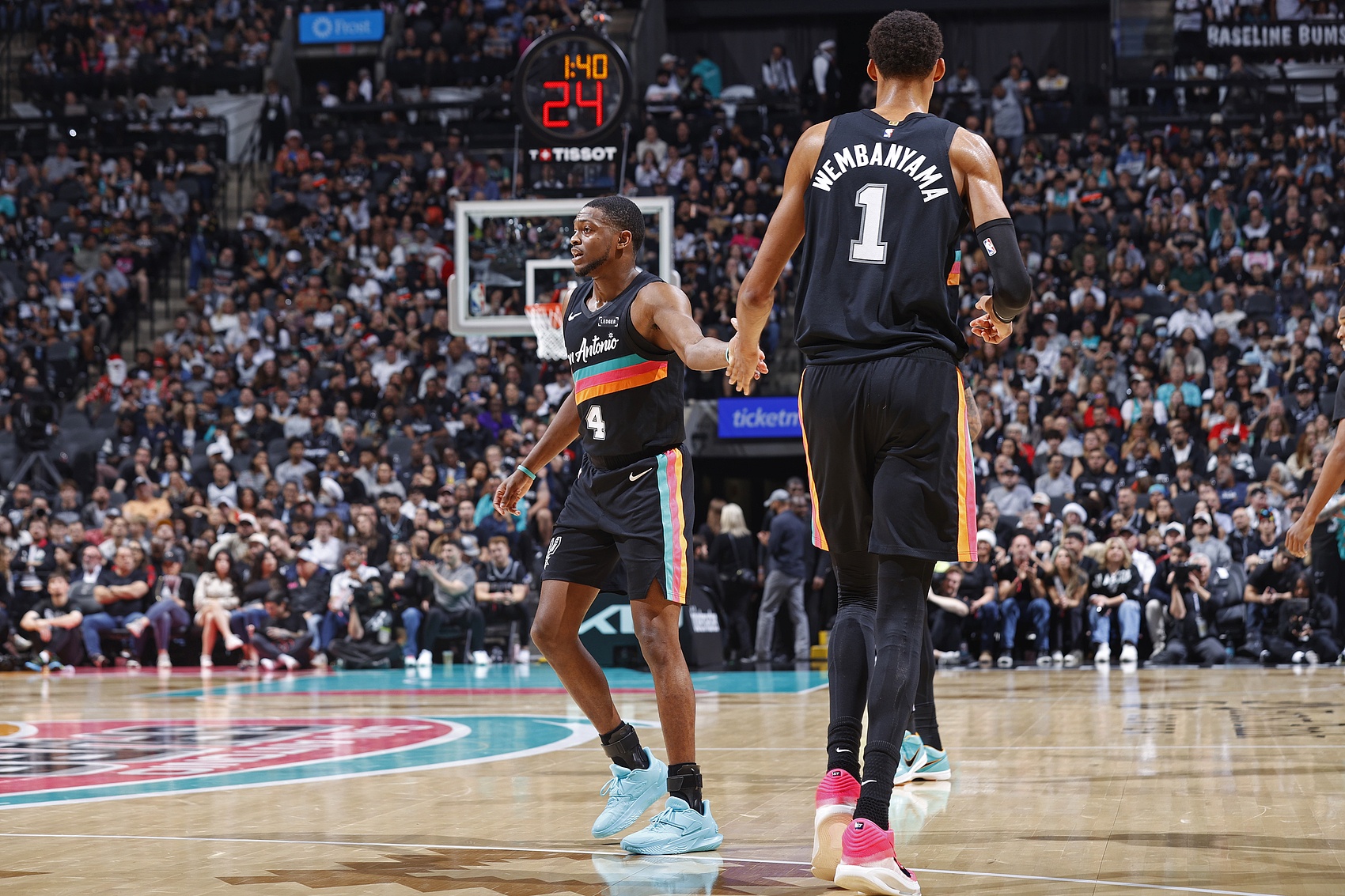 彩客网 官网-NBA彩经：活塞击沉快船 马刺力克绿军 骑士擒下森林狼