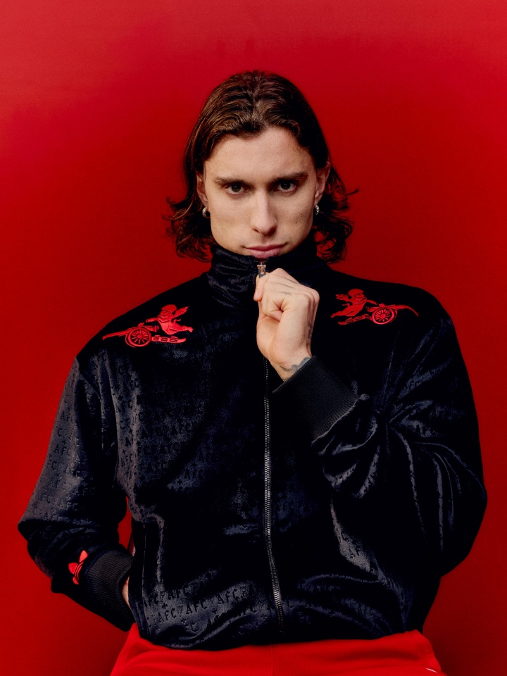 彩客网官网-阿森纳今日正式发布阿迪达斯x阿森纳xPlaces+Faces三方联名系列